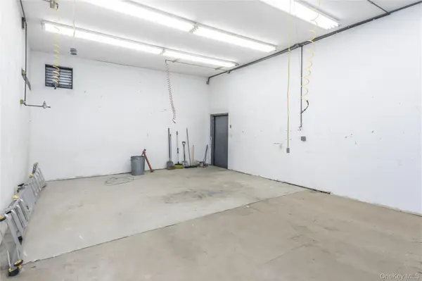 816 Hempstead TPKE, Franklin Square, NY 11010