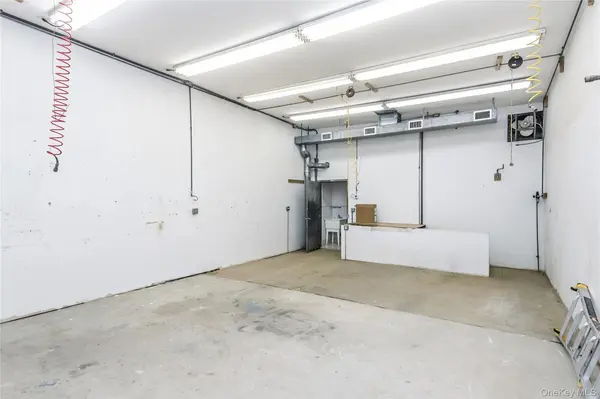 816 Hempstead TPKE, Franklin Square, NY 11010