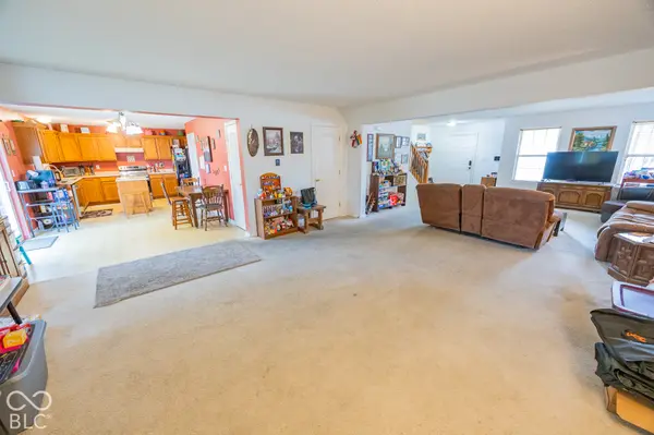 608 Rocky Meadow DR, Greenwood, IN 46143