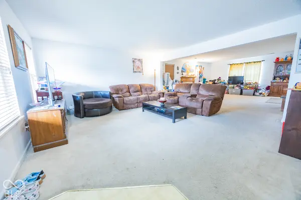 608 Rocky Meadow DR, Greenwood, IN 46143