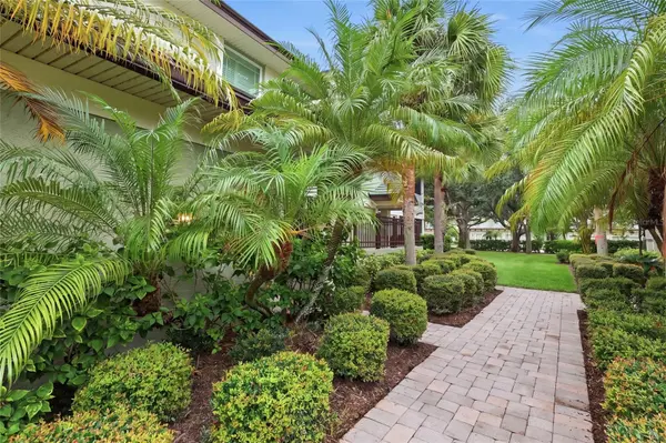 6434 MOORINGS POINT CIR #102, Lakewood Ranch, FL 34202