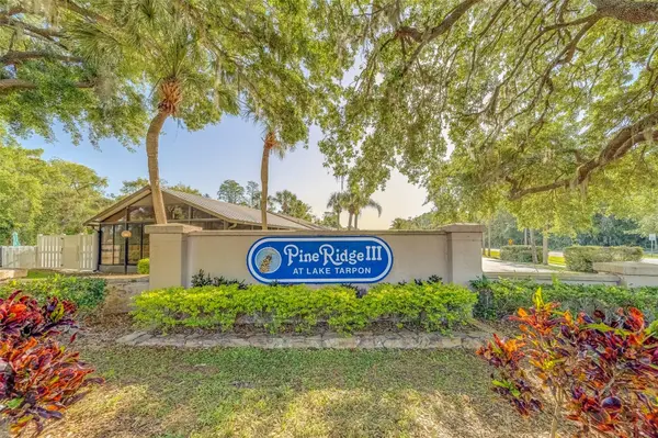 3135 CHARTER CLUB DR #G, Tarpon Springs, FL 34688