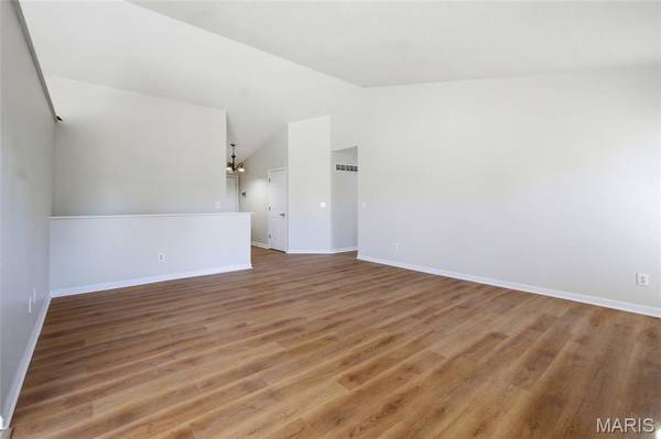 857 Cades CV, Florissant, MO 63031
