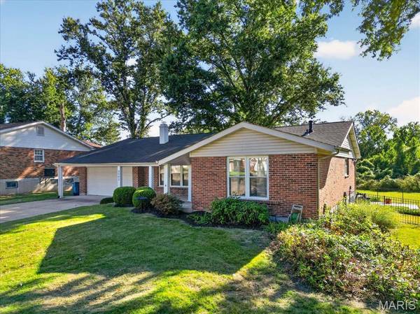3502 Rue De Renard, Florissant, MO 63034