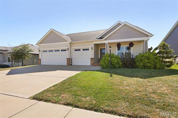 7104 Richmond DR, Glen Carbon, IL 62034