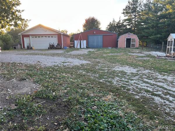 32954 Irish LN, Brighton, IL 62012