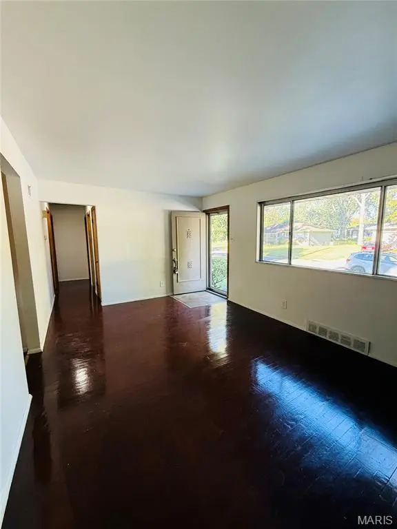 1710 Crosby LN, Florissant, MO 63031