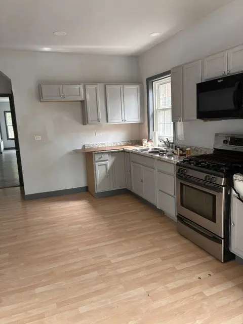 5041 W George ST, Chicago, IL 60641