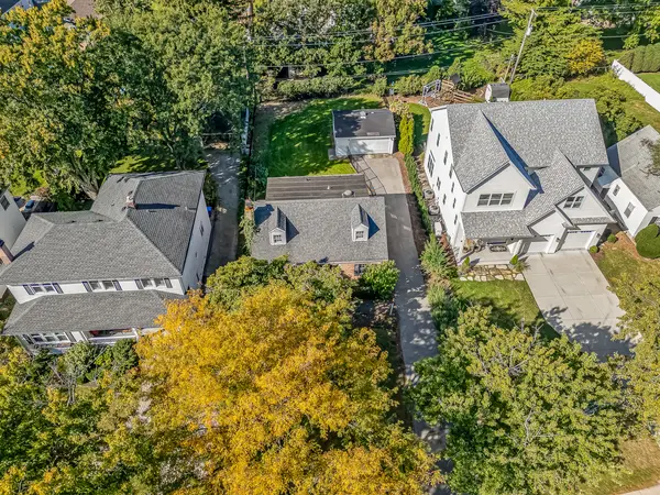 18 Oxford AVE, Clarendon Hills, IL 60514