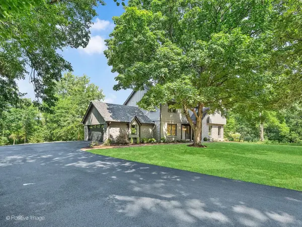 28w600 Indian Knoll RD, West Chicago, IL 60185