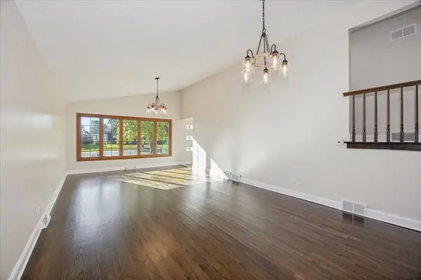 5504 Oak Center DR, Oak Lawn, IL 60453