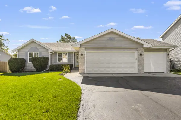 307 White Oak DR, Poplar Grove, IL 61065
