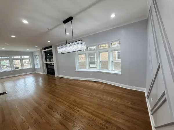 8118 S Saint Lawrence AVE, Chicago, IL 60619