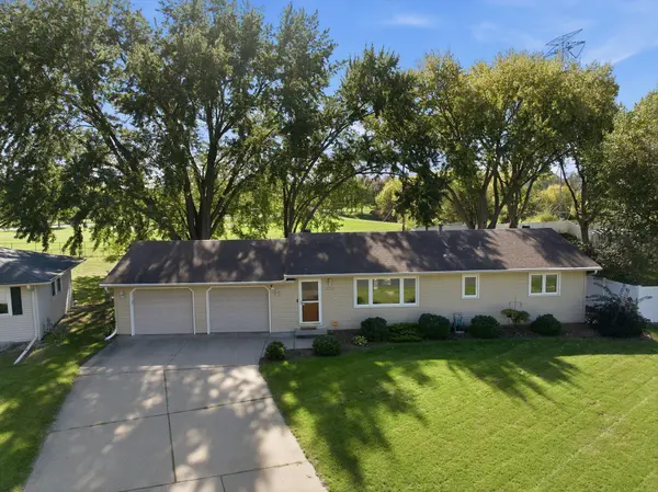 2128 Shale LN, Eagan, MN 55122