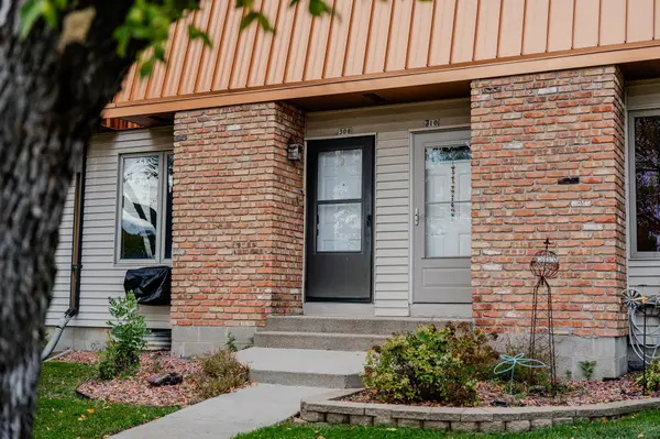 308 13th AVE E, West Fargo, ND 58078