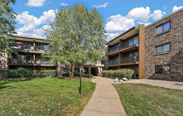 4100 Parklawn AVE #318, Edina, MN 55435