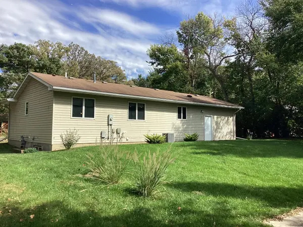 1113 Shore Acres DR, Albert Lea, MN 56007