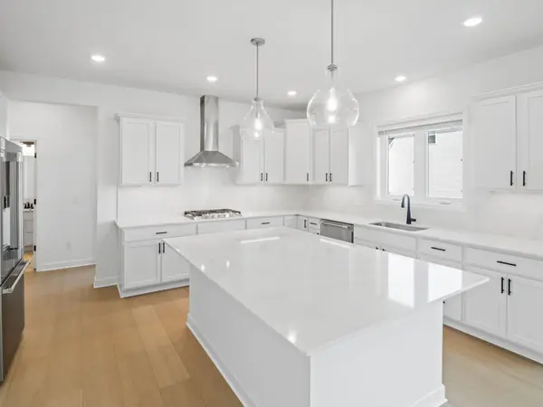 8621 Periwinkle BLVD, Woodbury, MN 55129
