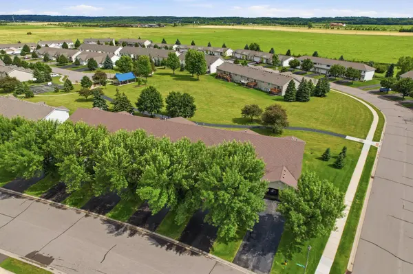 4104 Jarmann LN, Shakopee, MN 55379
