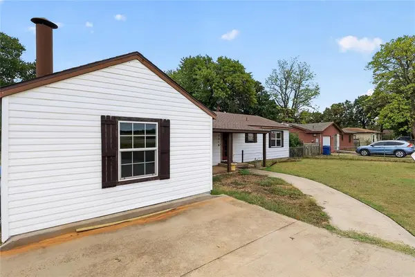 2216 Dixon RD, Choctaw, OK 73020