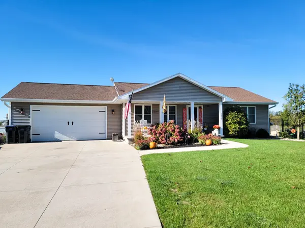 2270 LENSMIRE LN, Waupaca, WI 54981-2302