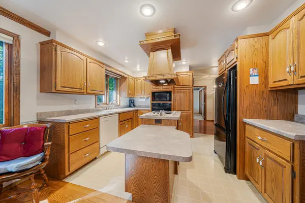 3225 S SCARLET OAK LN, Appleton, WI 54915