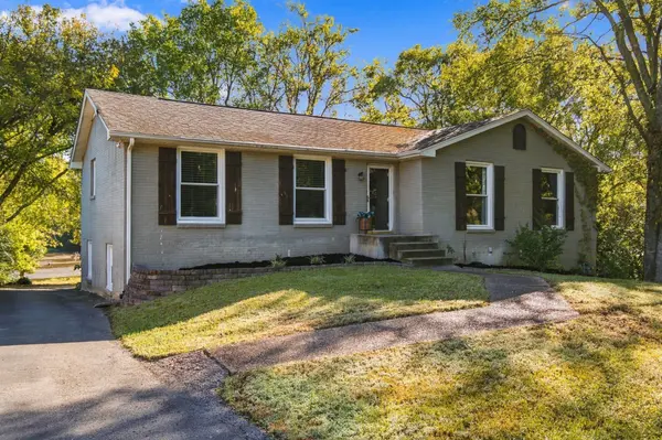 425 Lakeshore Dr, Old Hickory, TN 37138