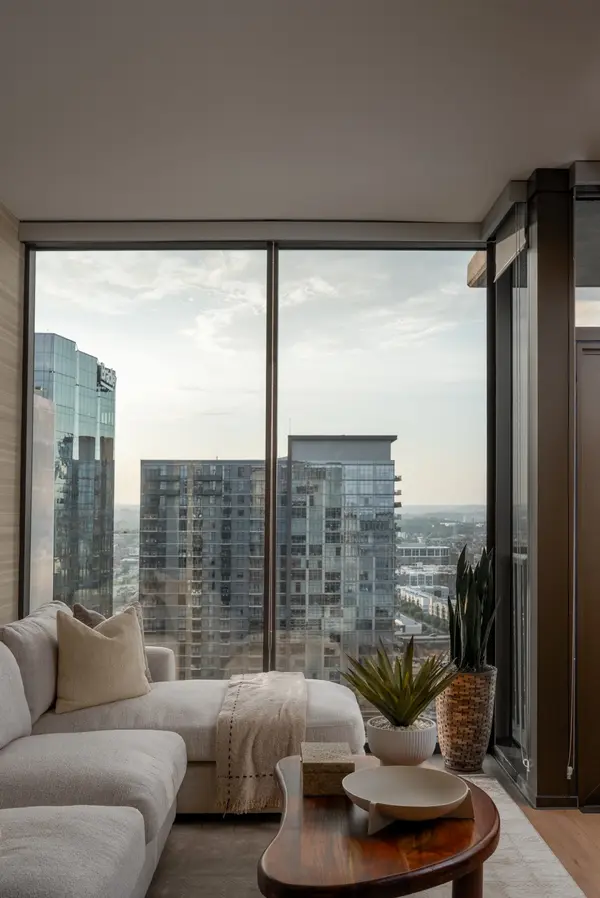 1212 Demonbreun St #909, Nashville, TN 37203