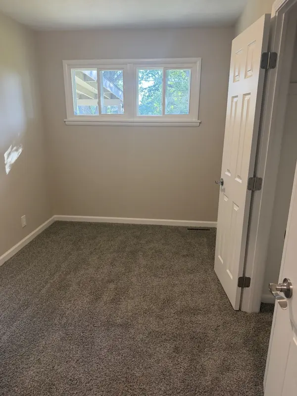 1407 Oak St, Salina, KS 67401