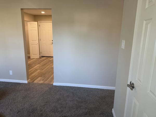 1407 Oak St, Salina, KS 67401