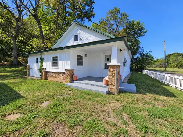 20861 Lawrence 2108, Mt Vernon, MO 65712