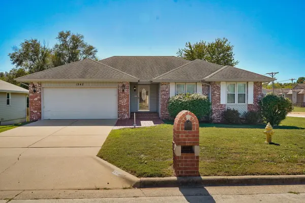 1542 W Deerfield ST, Springfield, MO 65807