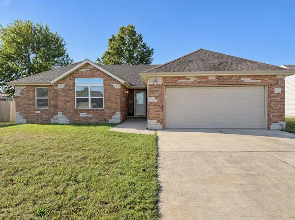 4590 W University ST, Springfield, MO 65802