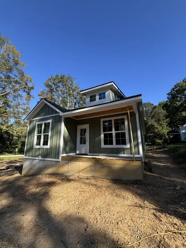 232 E Greenwood ST, Landrum, SC 29356-1110