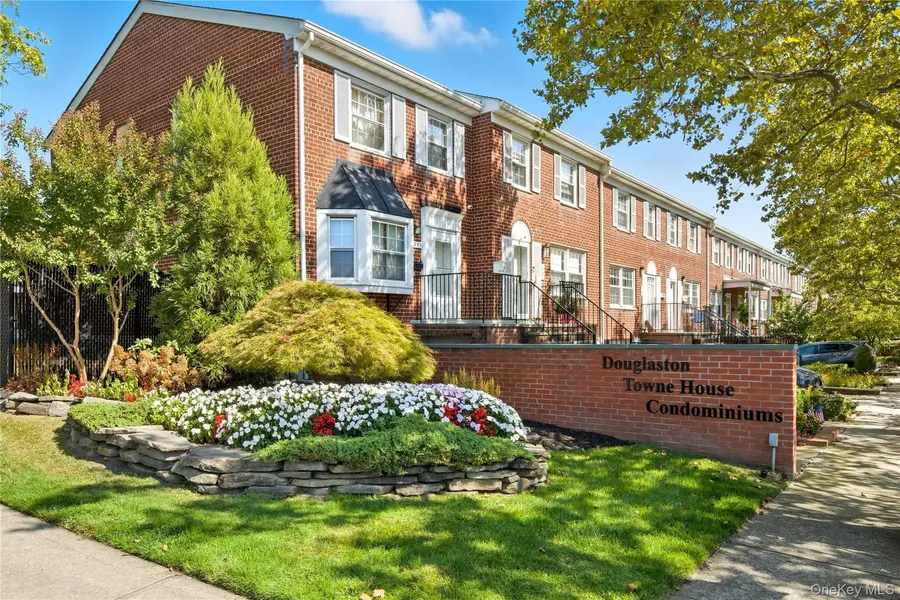 6231 Douglaston Pkwy #15, Douglaston, NY 11362