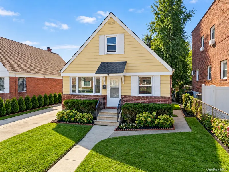89-68 Springfield BLVD, Queens Village, NY 11427