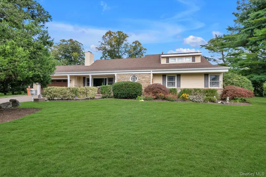 1361 Boxwood DR, Hewlett Harbor, NY 11557