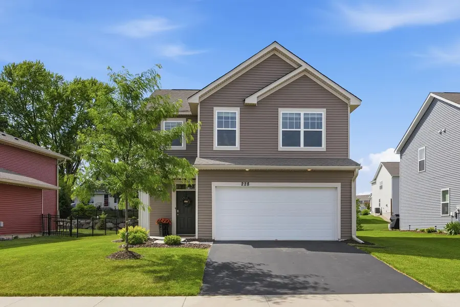 228 Snowdrop TRL, Waconia, MN 55387