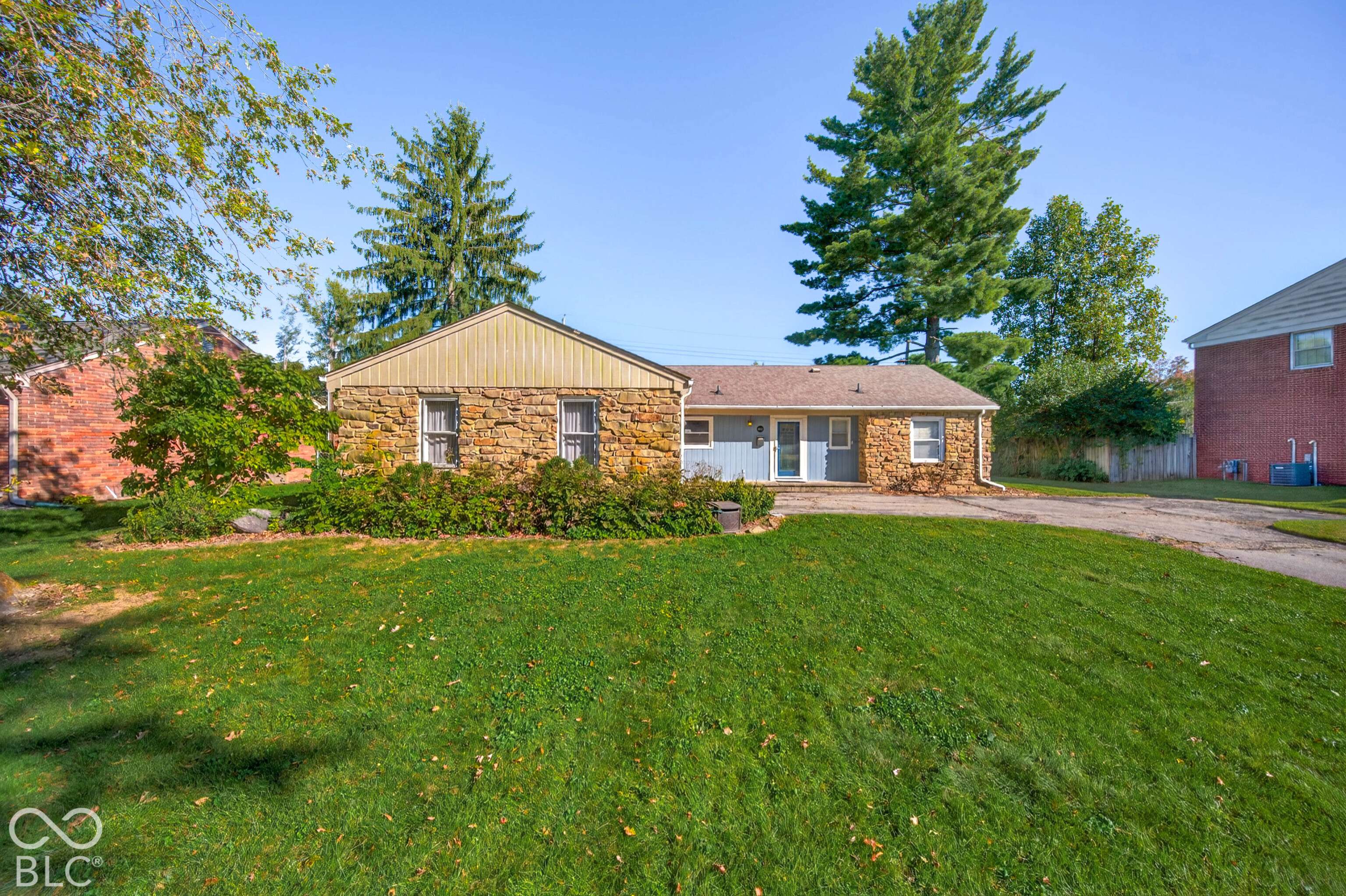 1602 Crescent DR, Columbus, IN 47203