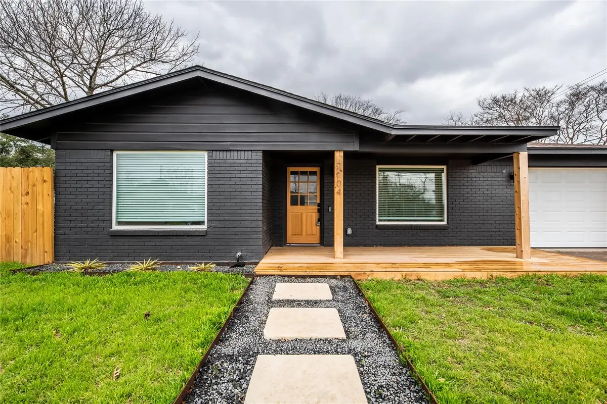 7104 Twin Crest DR, Austin, TX 78752