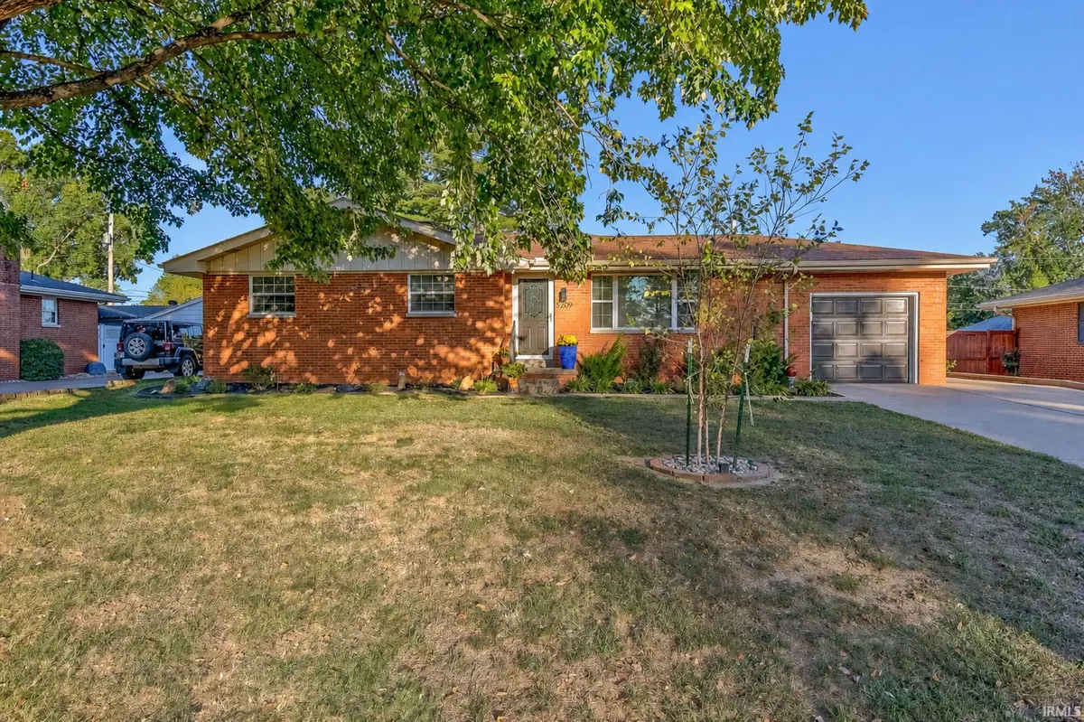 5209 Cunningham DR, Evansville, IN 47711-2414
