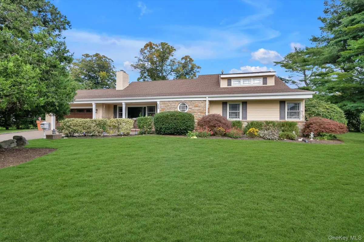 1361 Boxwood DR, Hewlett Harbor, NY 11557