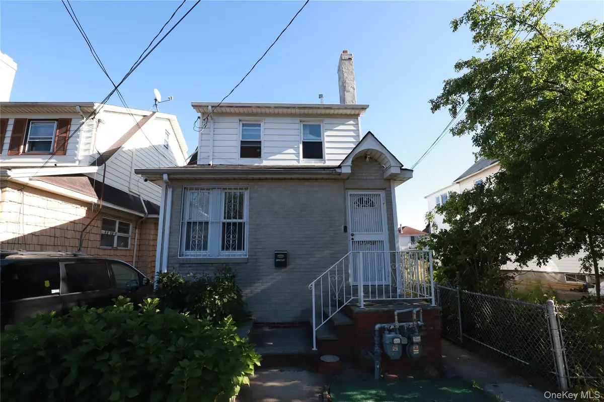 137-58 Kalmia AVE, Flushing, NY 11355