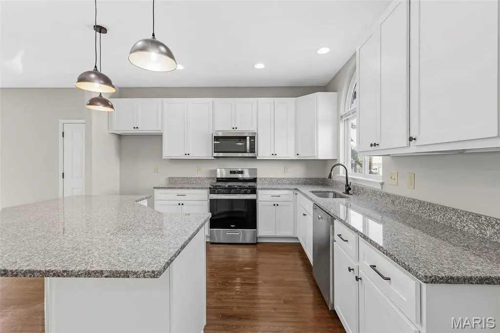 5882 Clemens AVE, St Louis, MO 63112