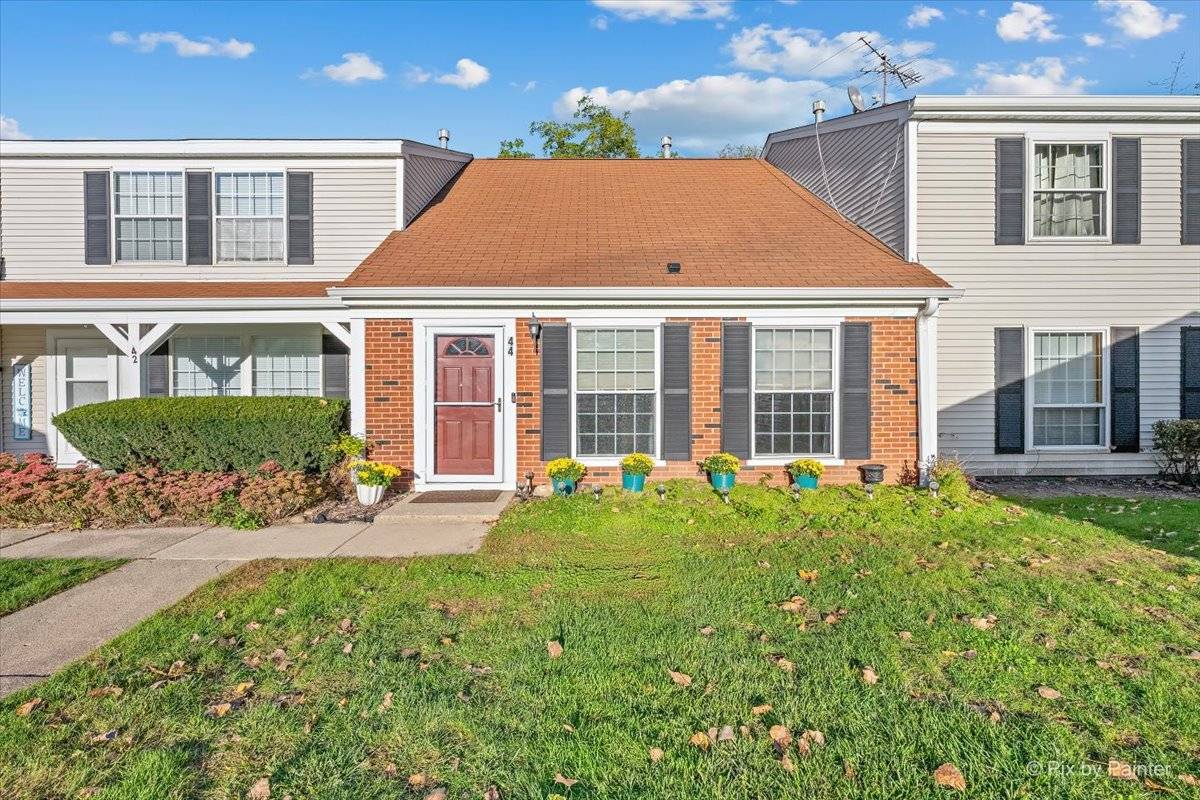 44 Silver Tree CIR, Cary, IL 60013