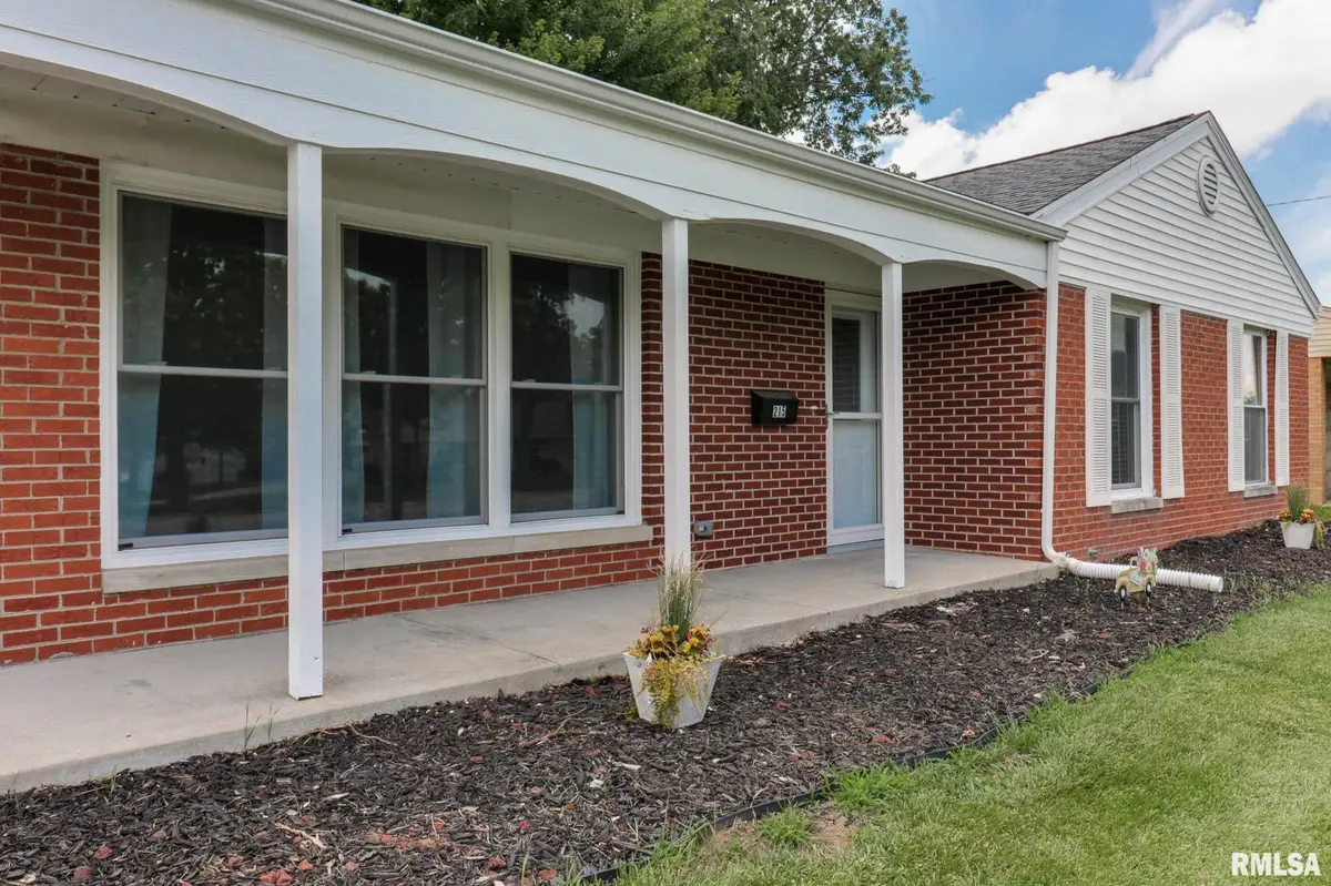 215 FAIRWAY DR, Bloomington, IL 61701