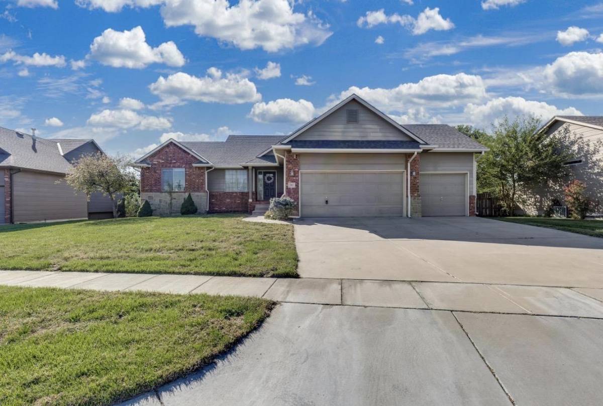3817 N Rutgers St, Maize, KS 67101