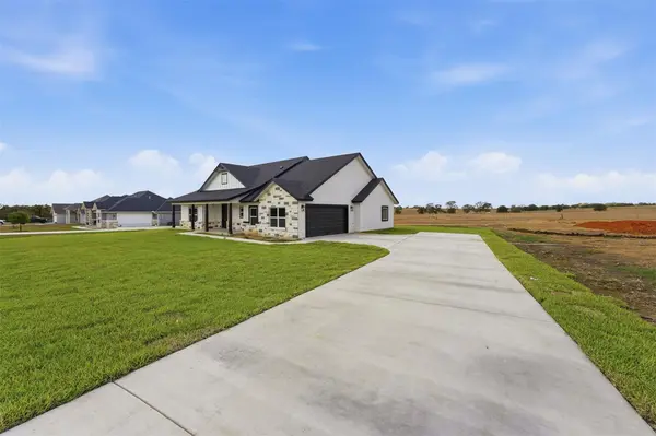 152 Creekwood DR, Gonzales, TX 78629