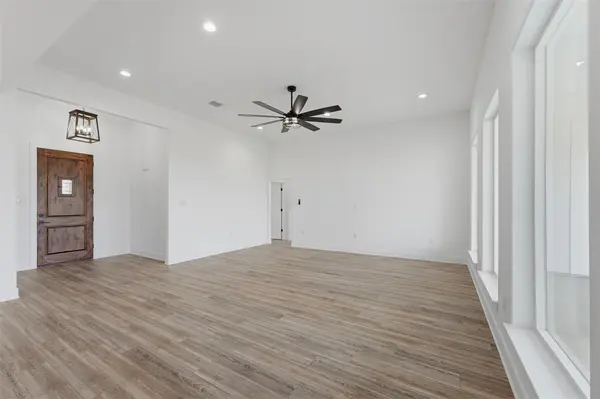 152 Creekwood DR, Gonzales, TX 78629