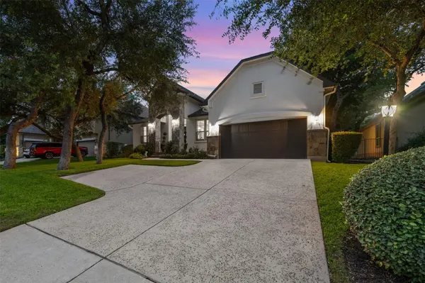 215 Lake Como DR, Lakeway, TX 78734